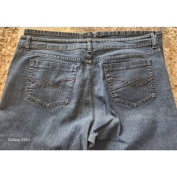 15  Faded Glory Stretch Eased Bootcut jeans, petite - Picture 4 of 7